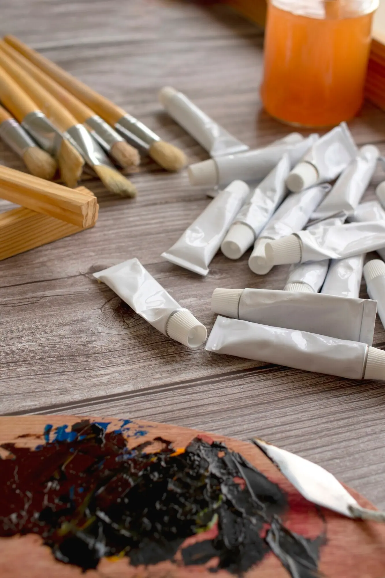 Tuben mit Ölfarbe zum Malen